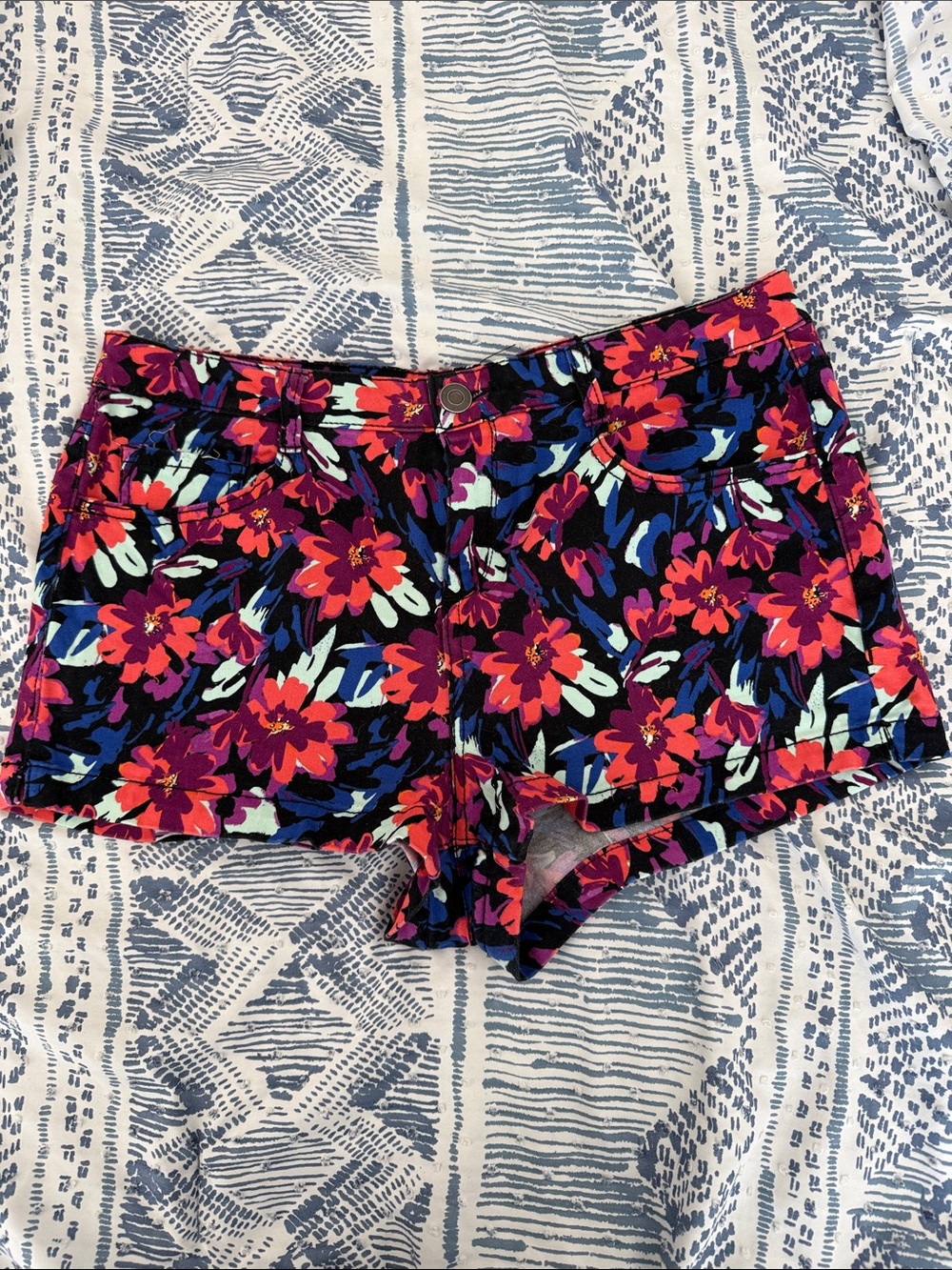 Floral Print Women's  Shorts - Black & Pink